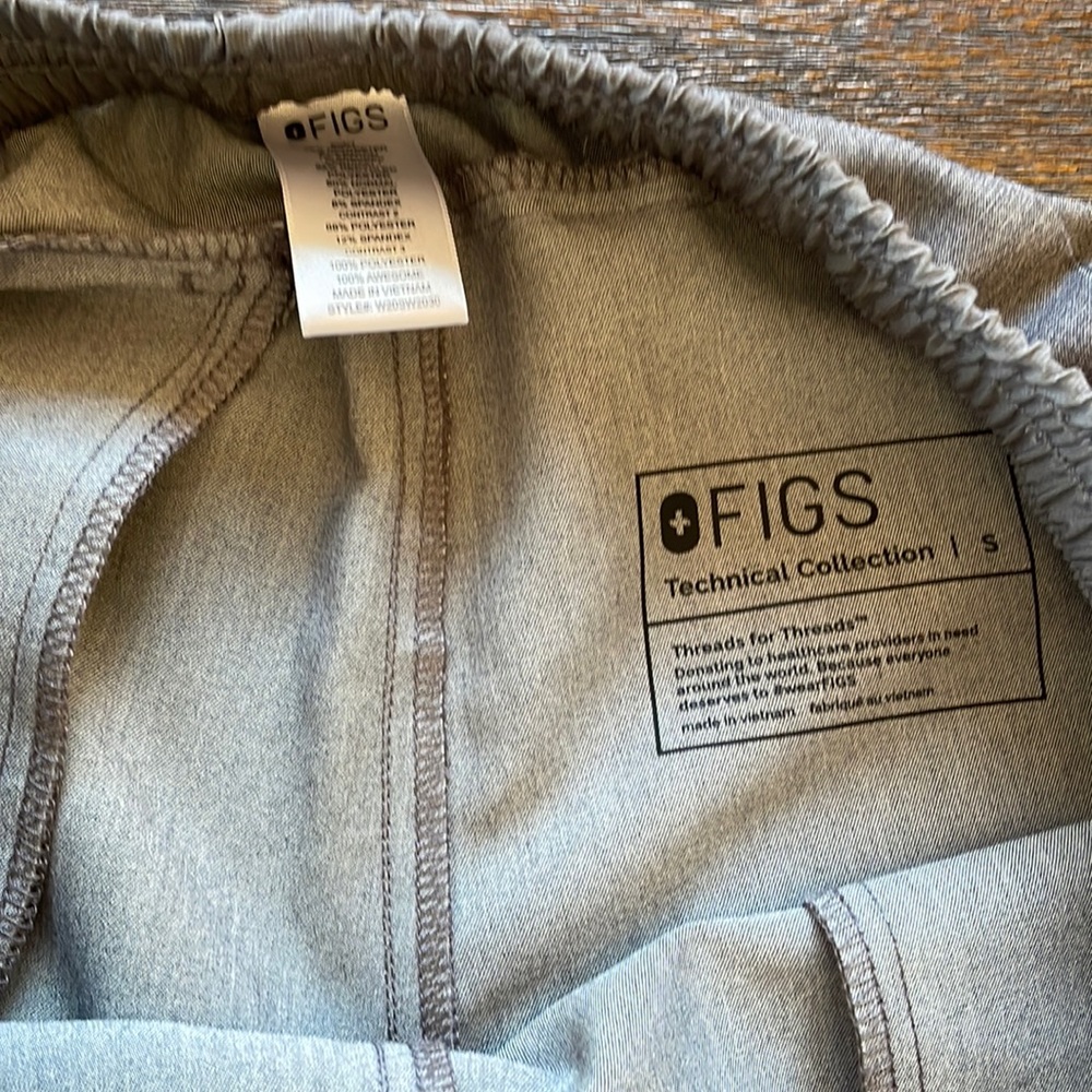 Figs gray size small euc. Catarina top and jogger bottom - Picture 3 of 8